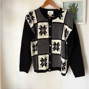 Christopher & Banks Black and White Snowflake Sweater Size Small